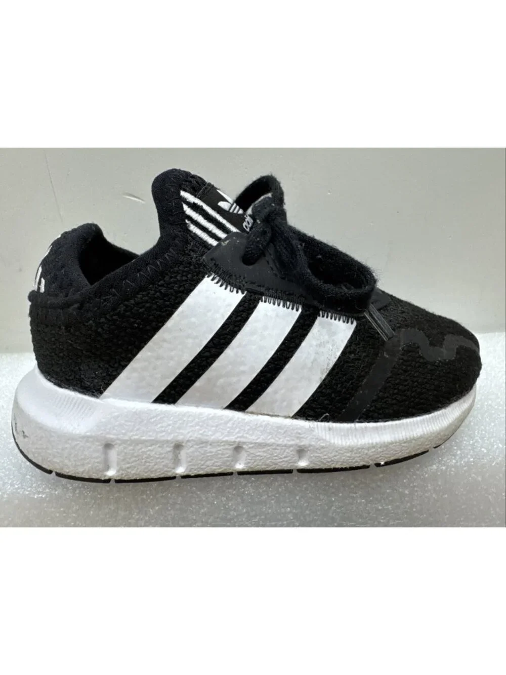 Adidas Kids Black White Sneakers Size 6K Lightweight Lace-Up Shoes